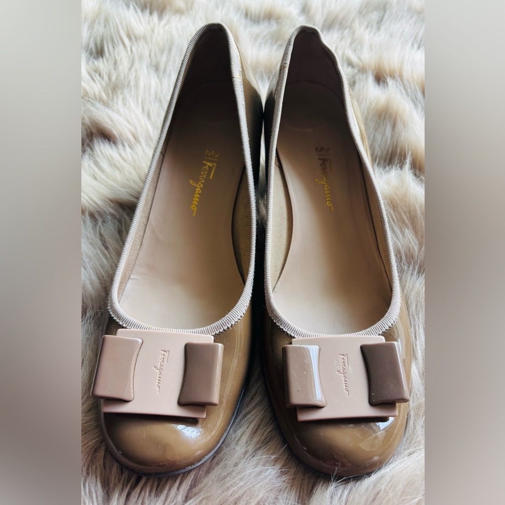Salvatore Ferragamo Brown Patent Leather Vara Bow Flats